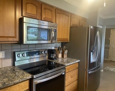 3737 Kingswood Drive - Photo Thumbnail 4