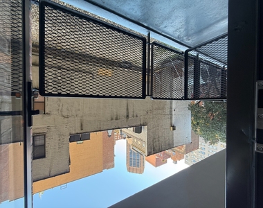 165East 35th Street - Photo Thumbnail 6