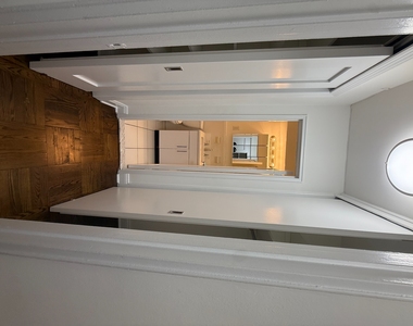 165East 35th Street - Photo Thumbnail 4