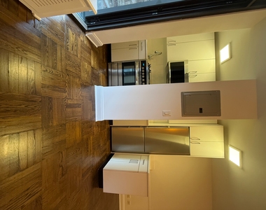 165East 35th Street - Photo Thumbnail 5
