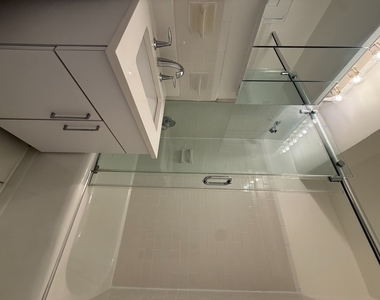 165East 35th Street - Photo Thumbnail 2