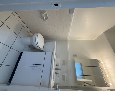 165East 35th Street - Photo Thumbnail 3