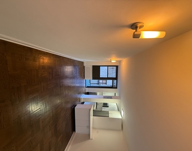 165East 35th Street - Photo Thumbnail 1