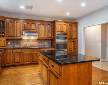 16 Hendrickson Lane - Photo Thumbnail 14