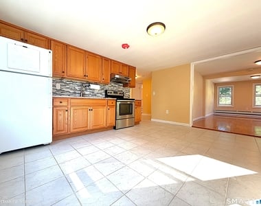 25 Railroad Avenue - Photo Thumbnail 3