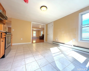 25 Railroad Avenue - Photo Thumbnail 4