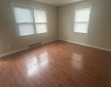 42 Girard Avenue - Photo Thumbnail 15