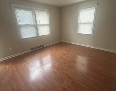42 Girard Avenue - Photo Thumbnail 17