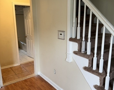 42 Girard Avenue - Photo Thumbnail 9