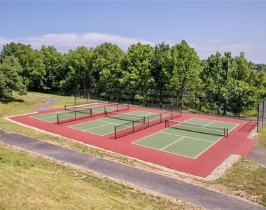 203 Northglen Court - Photo Thumbnail 14