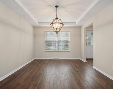 203 Northglen Court - Photo Thumbnail 2