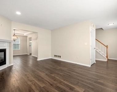 203 Northglen Court - Photo Thumbnail 4