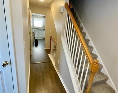 203 Northglen Court - Photo Thumbnail 8