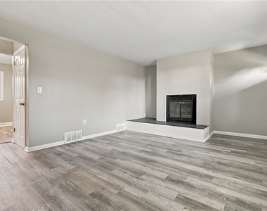 180 Highland Drive - Photo Thumbnail 2