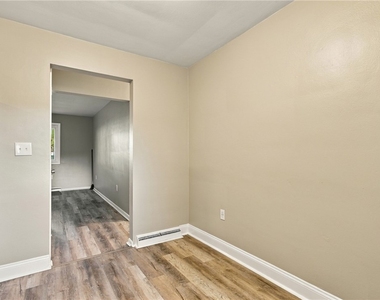 180 Highland Drive - Photo Thumbnail 9