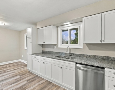 180 Highland Drive - Photo Thumbnail 6