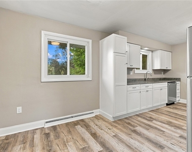 180 Highland Drive - Photo Thumbnail 4