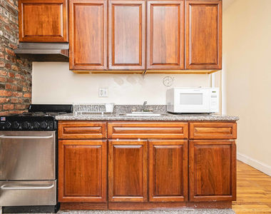 /346 Gates Ave - Photo Thumbnail 7