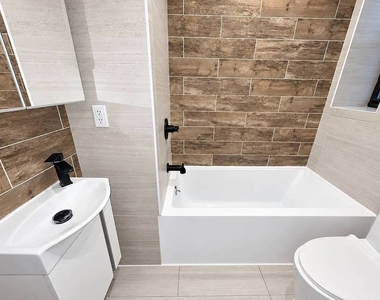 565 Saint Johns Pl - Photo Thumbnail 4