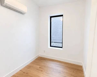 565 Saint Johns Pl - Photo Thumbnail 3