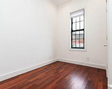 276 Boerum St - Photo Thumbnail 2