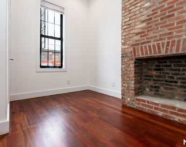 276 Boerum St - Photo Thumbnail 6