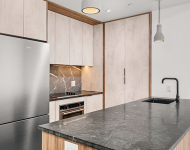 828 Metropolitan Ave - Photo Thumbnail 7