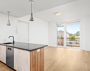 828 Metropolitan Ave - Photo Thumbnail 3