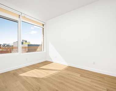 828 Metropolitan Ave - Photo Thumbnail 10
