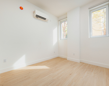 733 Lincoln Pl - Photo Thumbnail 2