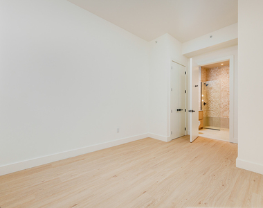 733 Lincoln Pl - Photo Thumbnail 6
