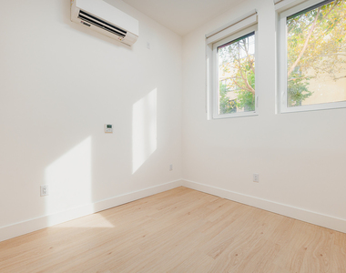 733 Lincoln Pl - Photo Thumbnail 10