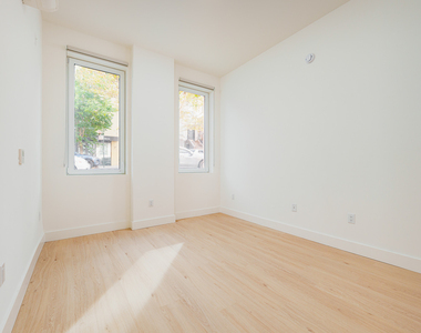 733 Lincoln Pl - Photo Thumbnail 5