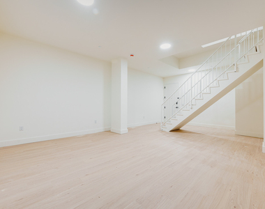 733 Lincoln Pl - Photo Thumbnail 8