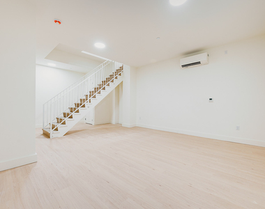733 Lincoln Pl - Photo Thumbnail 7