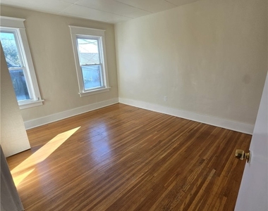 217 Hartwell Road - Photo Thumbnail 4