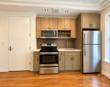 909 St Marks Avenue - Photo Thumbnail 1