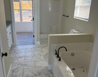 375 Grand Oak Lane - Photo Thumbnail 6