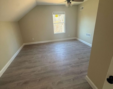 375 Grand Oak Lane - Photo Thumbnail 7