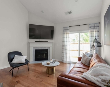 18 Singleton Way - Photo Thumbnail 12