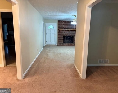 2945 Alan Drive Sw - Photo Thumbnail 7