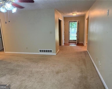2945 Alan Drive Sw - Photo Thumbnail 9