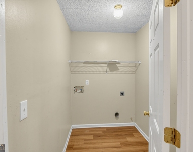 1560 Rogers Crossing Drive - Photo Thumbnail 39