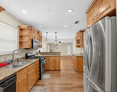 1560 Rogers Crossing Drive - Photo Thumbnail 6