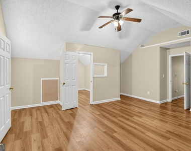 1560 Rogers Crossing Drive - Photo Thumbnail 31