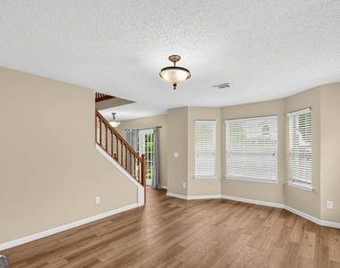 1560 Rogers Crossing Drive - Photo Thumbnail 3