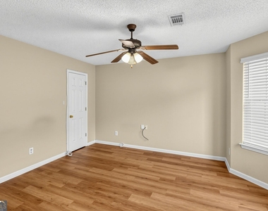 1560 Rogers Crossing Drive - Photo Thumbnail 34