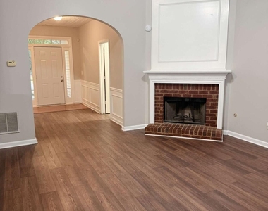 204 Kingfisher Point - Photo Thumbnail 2