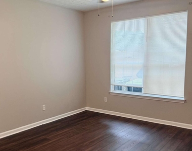 204 Kingfisher Point - Photo Thumbnail 8