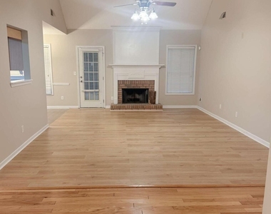 2106 Grant Avenue - Photo Thumbnail 2